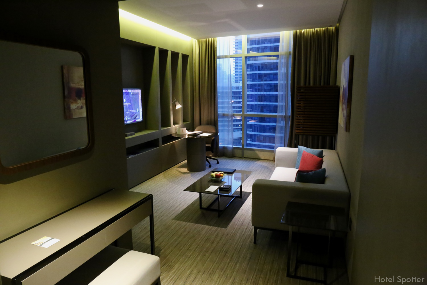 InterContinental Dubai Marina - recenzja hotelu - pokoj dzienny