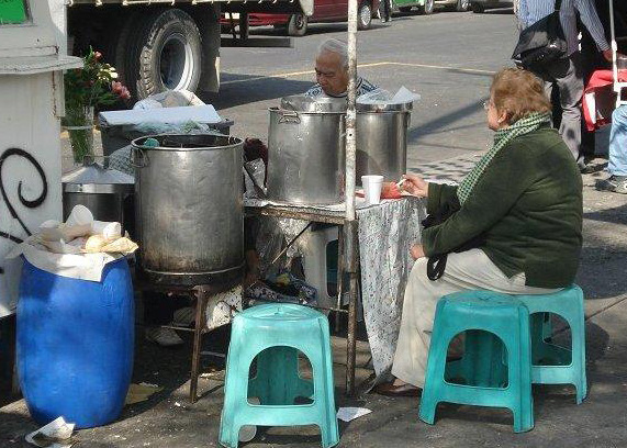 Rescatan a joven que fue vendida en Oaxaca y era obligada a vender tamales Rescatan a joven que fue vendida en Oaxaca y era obligada a vender tamales