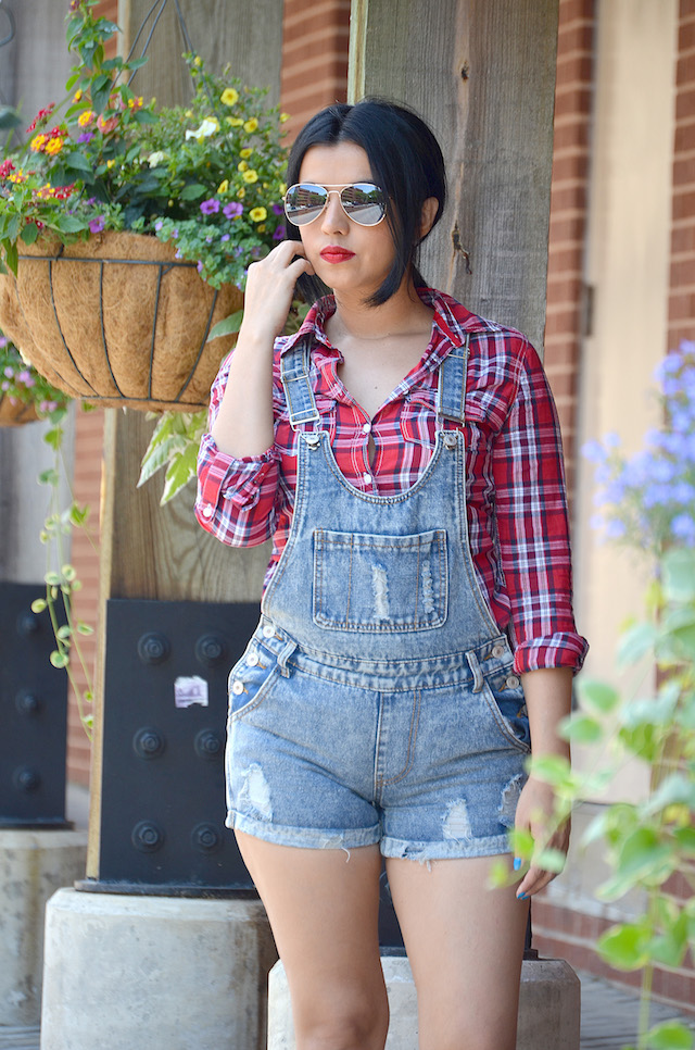 How to wear a ripped denim overall? Wearing: Overall/ Overol: SheIn Tshirt/Camisa: Aéropostale Shoes/Zapatos: Route 66-Country Outfit