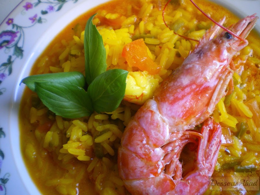 Arroz caldoso a la albahaca con gambones