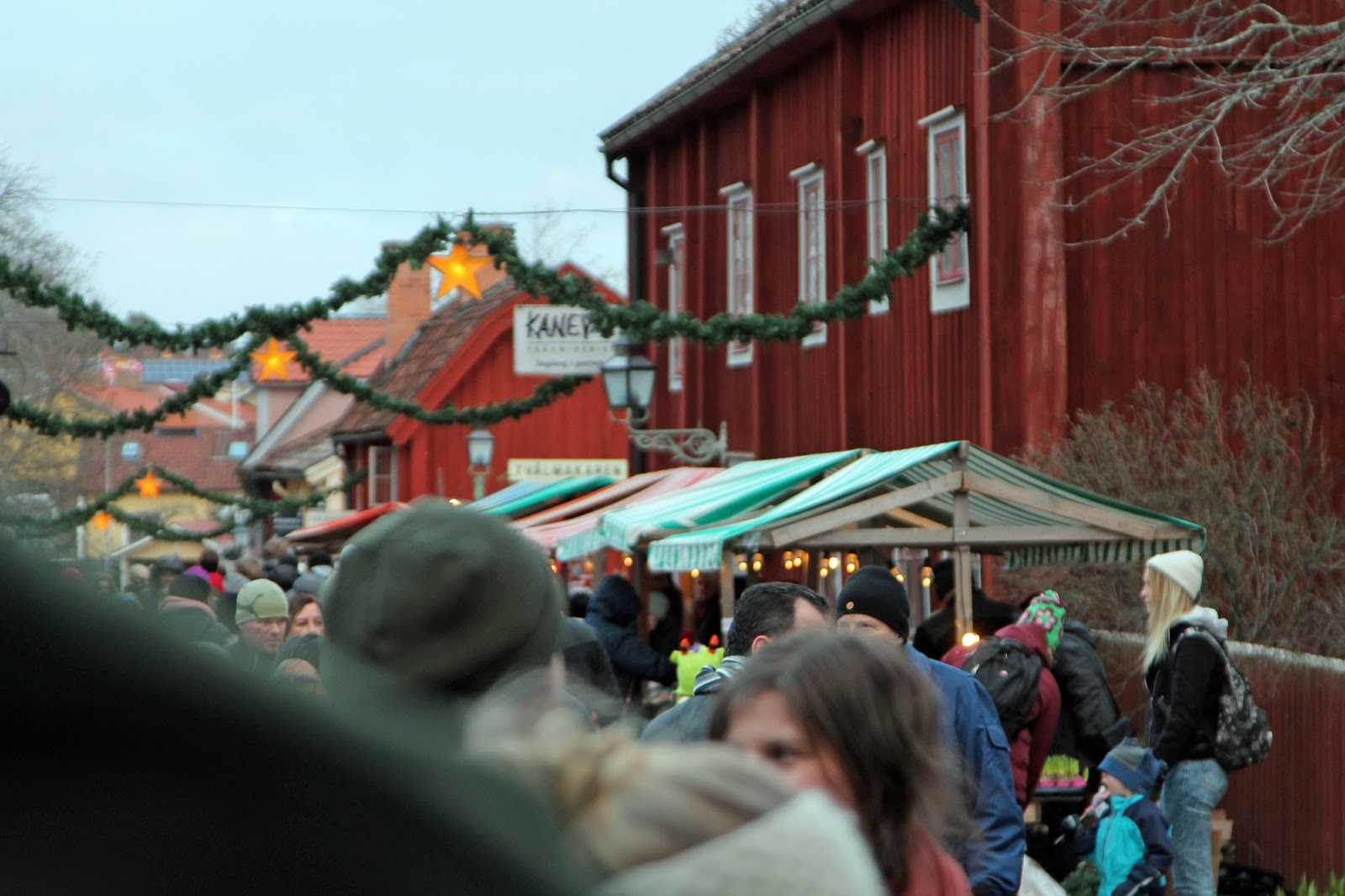 Jörgen Auer Blåsig julmarknad i Gamla Linköping