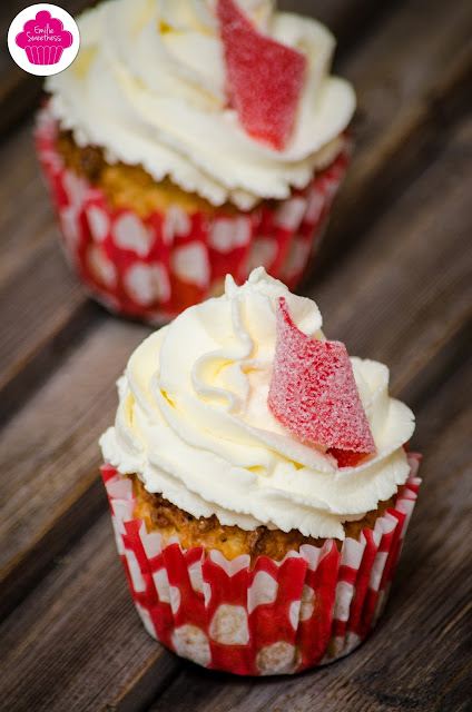 Cupcakes vanille chantilly et bandeaux à la fraise