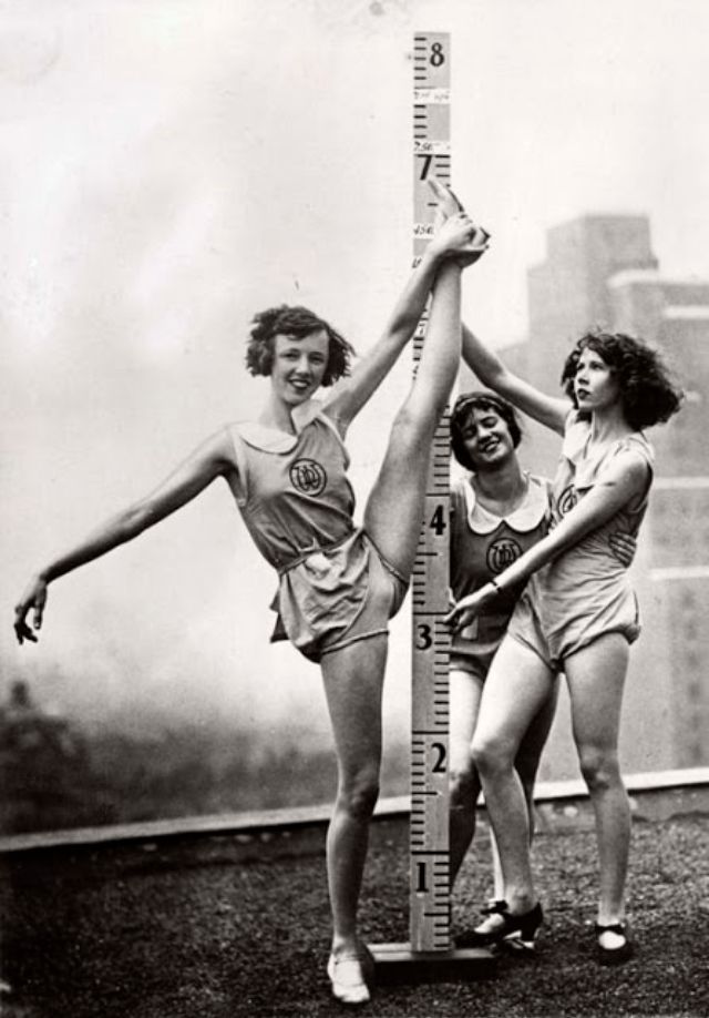 20 Funny Vintage Photos That Can't Be Explained About Women Vintage