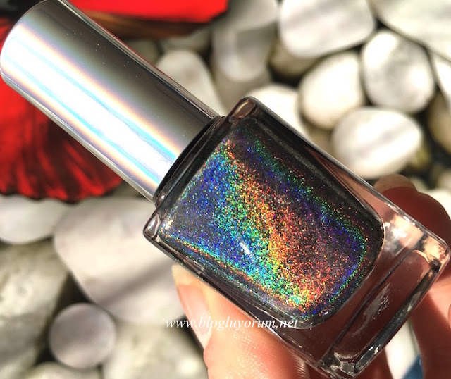 color club beyond holographic nail lacquer