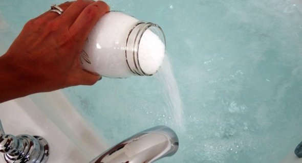 Cum sa pregatesti o baie de detoxifiere, pentru a elimina toxinele si metalele grele din organism