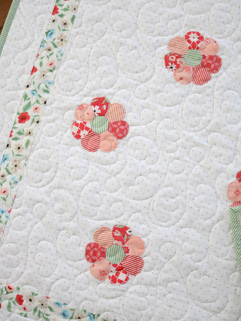 Sweet Daisy baby quilt by Andy of A Bright Corner.  Quilt pattern from A Stitch In Time english paper piecing book by Sharon Burgess
