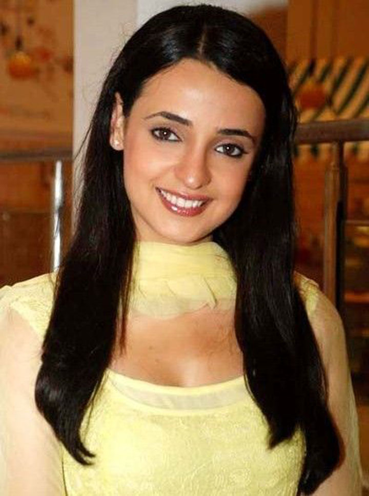 Star Plus Actress Khushi Sanaya Irani Photos Cheatting