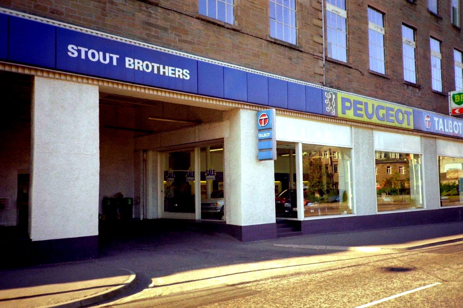 RETRO DUNDEE STOUTS IN MARKETGAIT 80'S