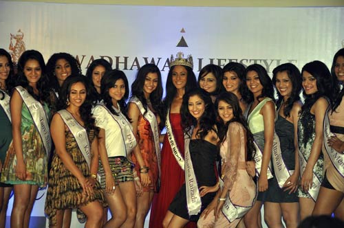 Mala Salariya Sex - Blog For Everybody: Sushmita Sen unveils I Am She finalists