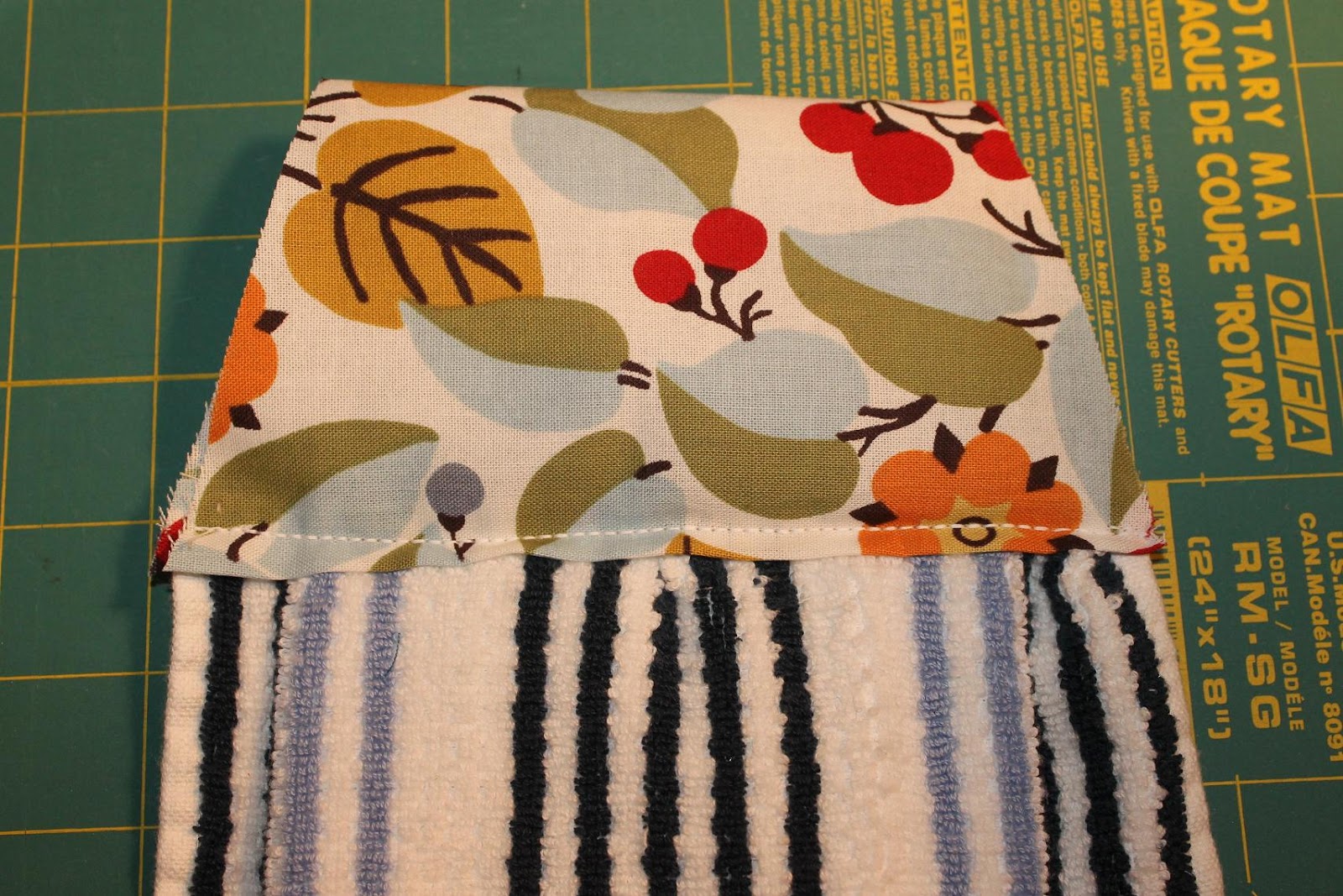 Lilyquilt Hanging Kitchen Towels Tutorial