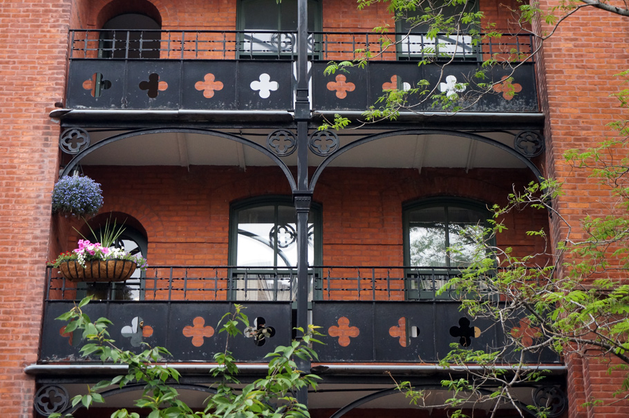 Brooklyn Relics: Riverside Apartments