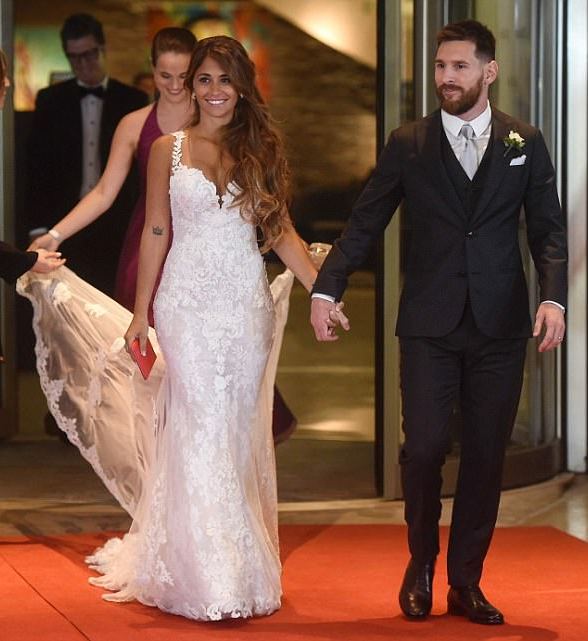 MAGICAL MOMENTS WHILE MESSI FINALLY MARRIED HIS LONG TIME SWEETHEART ...