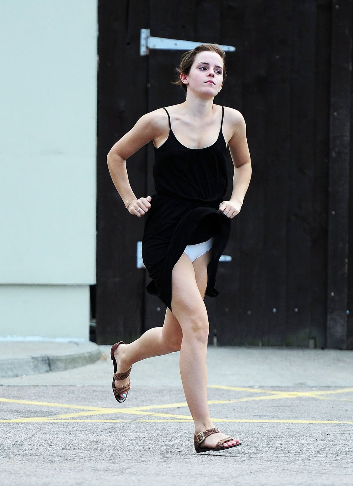 Emma-Watson-Jogging-3.jpg