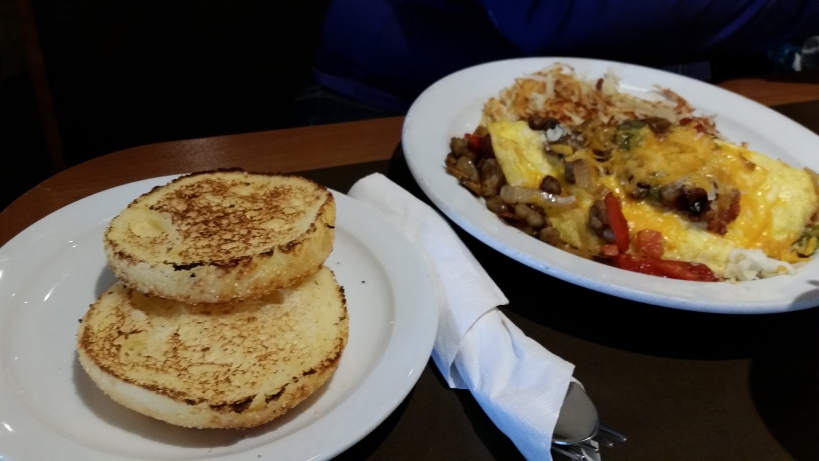 Denny's has a gluten free English Muffin