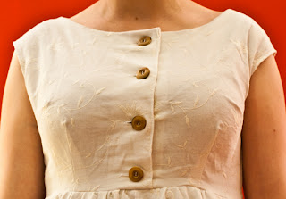 Detail der Knopfleiste * Kleid aus Feincord * MMM