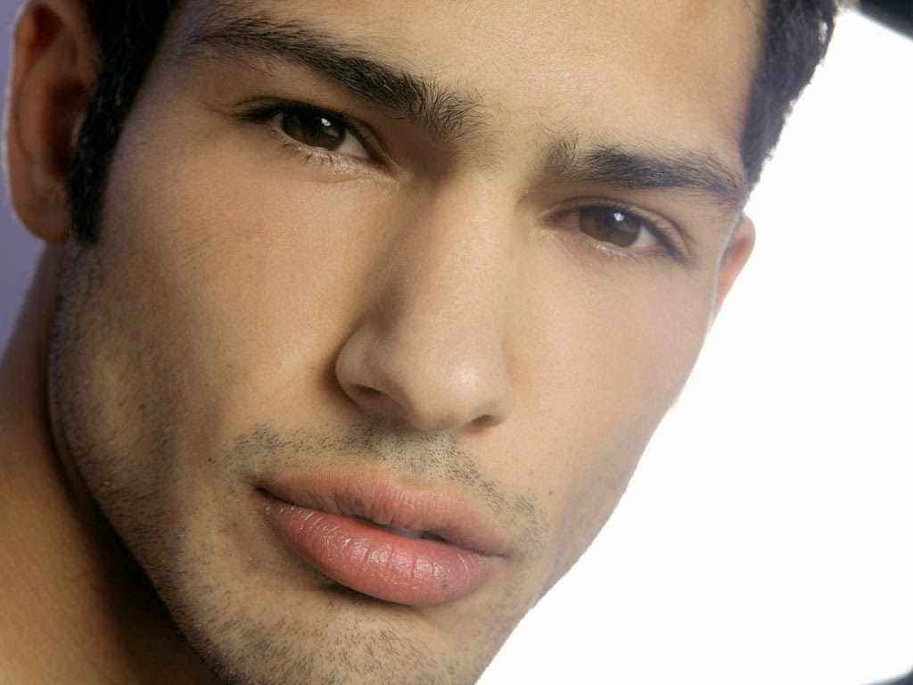 Макси иглесиас валерия. Парни восточной внешности. Тео теодоридис. Псевдоним испанец 3. Испанский сериал valientes 2010.