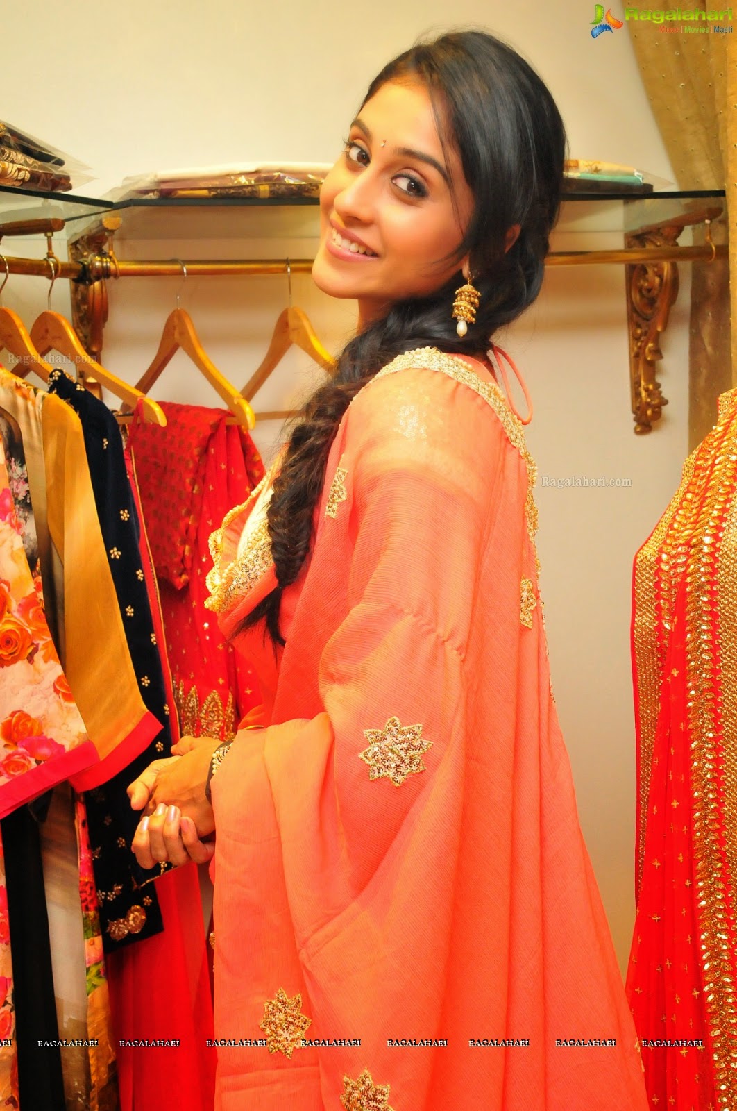 REGINA CASSANDRA sizzles at Singhania's, Hyderabad