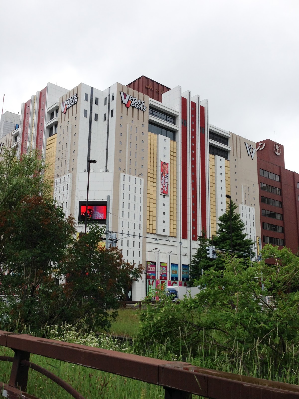 店舗視察ブログ 2013年6月下旬 札幌 ベガスベガス