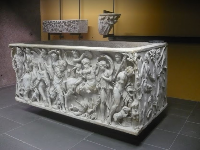 sarcofago nel museo gregoriano profano