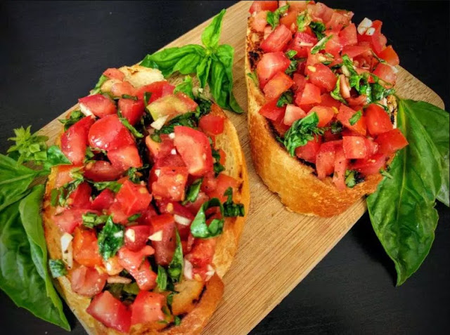 Tomato & Basil Bruschetta #easyrecipe #vegetarian