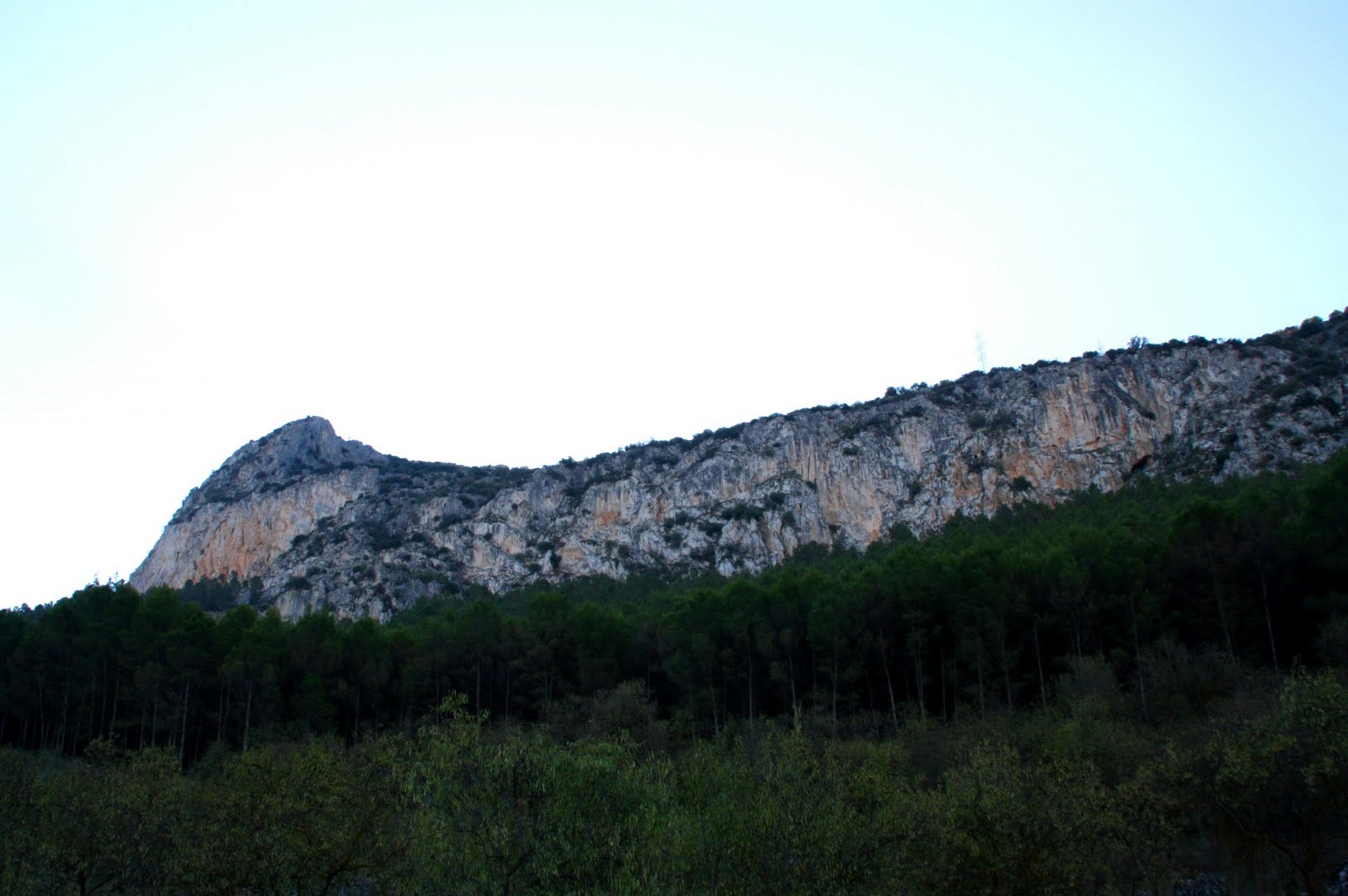 El Color Azul del Cielo EN / 16 LA FALLA DEL CAMORRO La roca partida