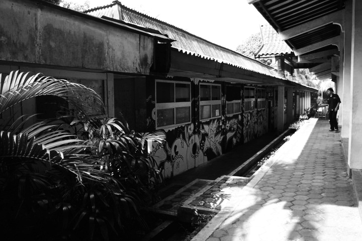 Black n white mural project full wall unpak Black n white mural project full wall unpak