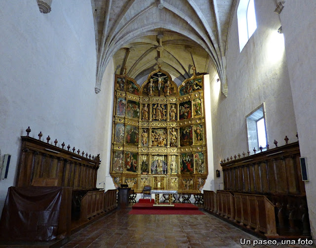 Un paseo,una foto Abadía de Santa María de San Salvador. Cañas. La Rioja