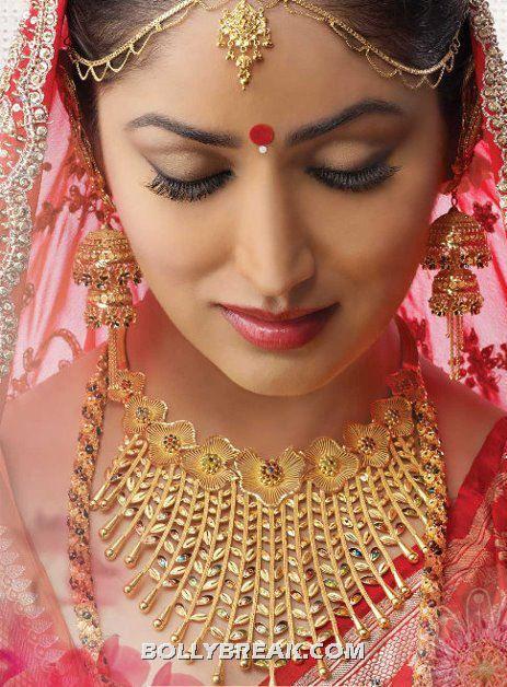 Yamini Gautam Face close up - (3) - Yami Gautam Bridal Dress Pics