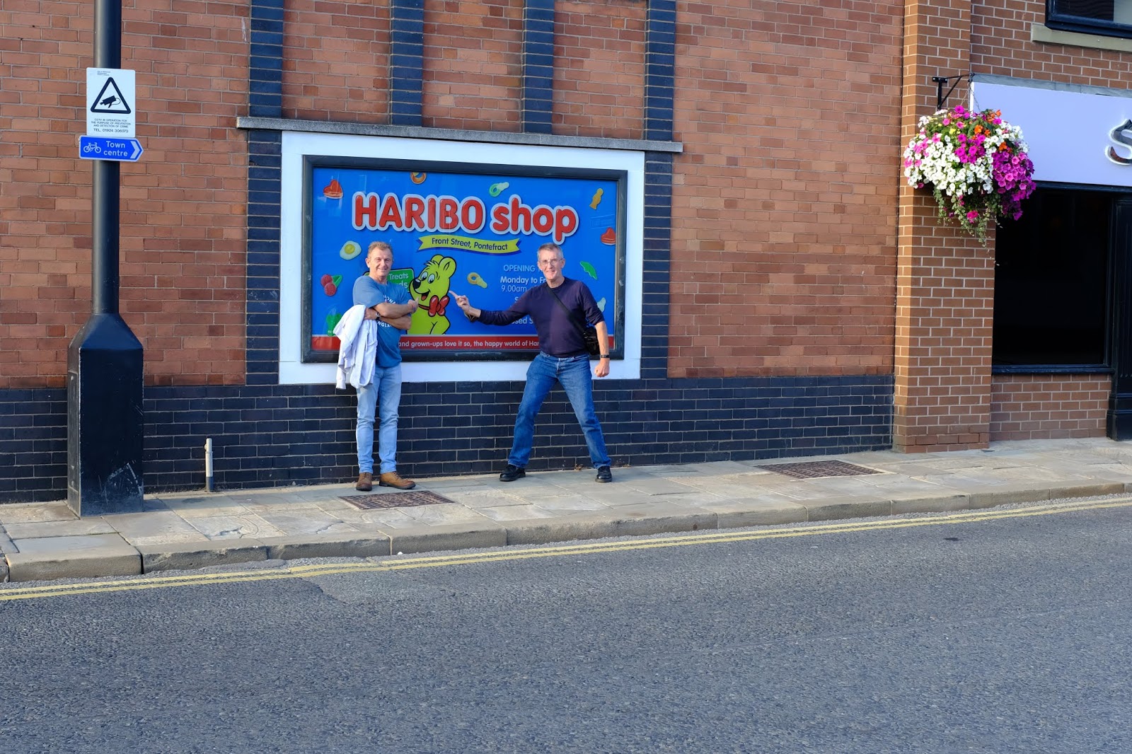 London Calling PONTEFRACT to visit Alan and Cath Mace.