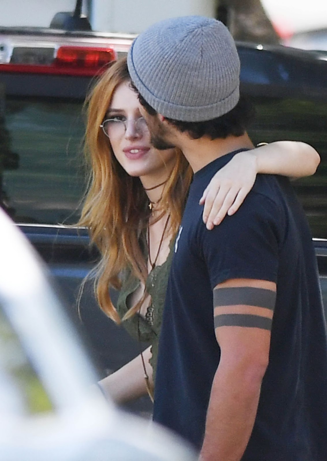 Bella+Thorne+and+her+new+boyfriend+Tyler+Posey+Kissing+at+