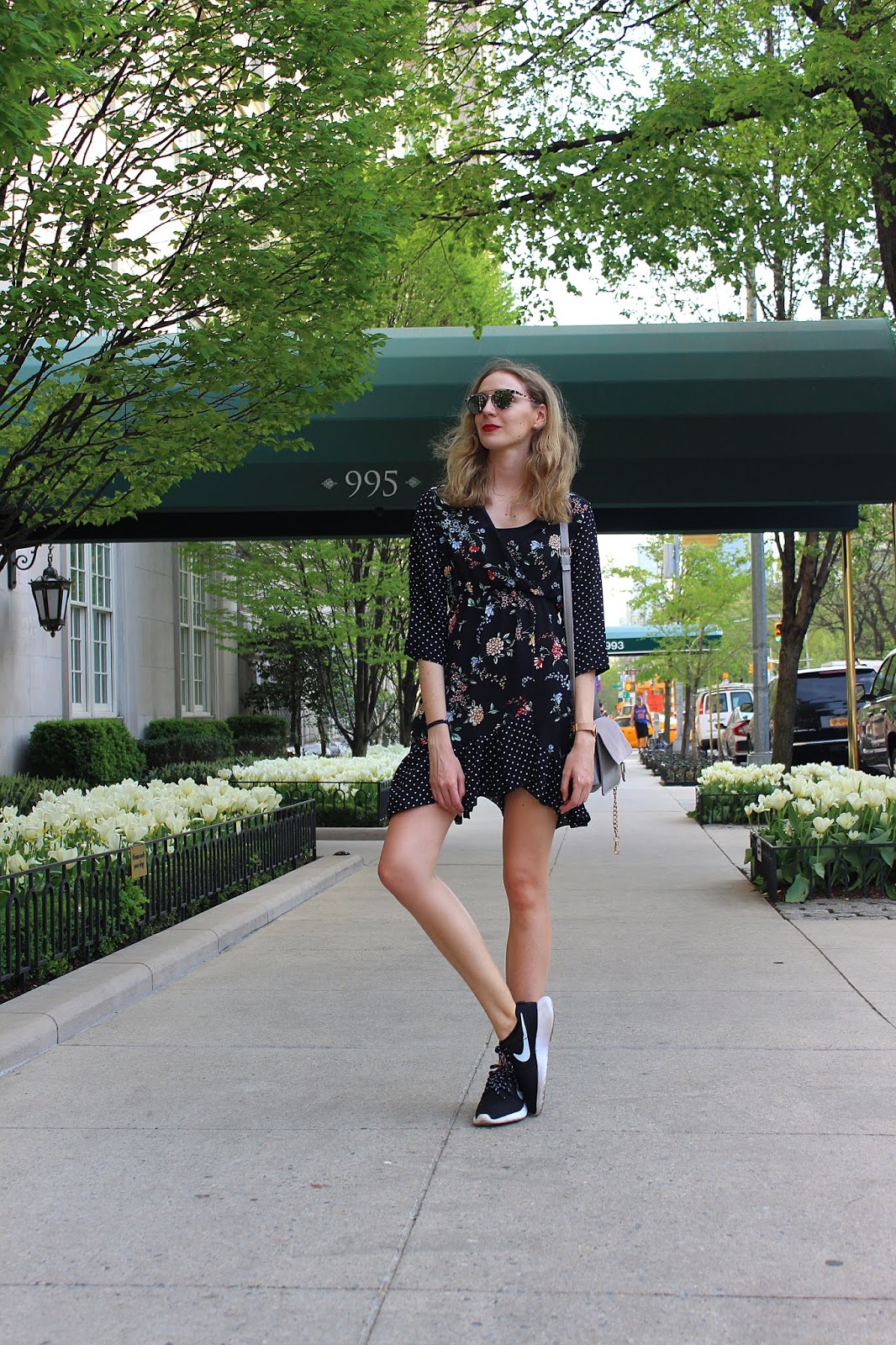 Inside-wrap-dress-nike-roshe-sneakers-look-street-style-park-avenue-new-york