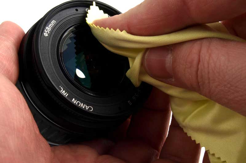 Cara Membersihkan Lensa Kamera dengan Aman
