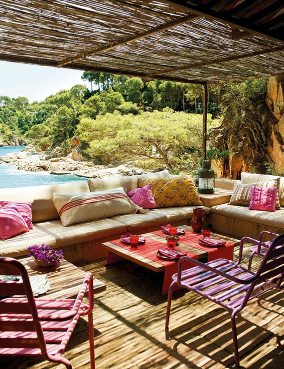 Mediterranean shady terrace by the sea | El Mueble