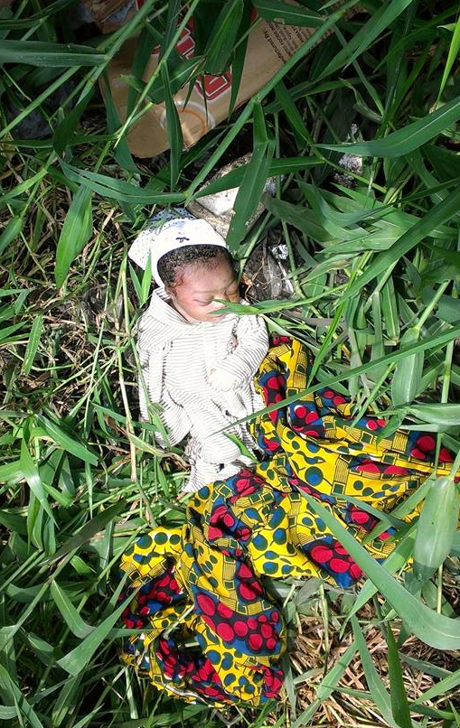 Photos: Baby Dumped By Mother In Apapa Lagos Bush ...
