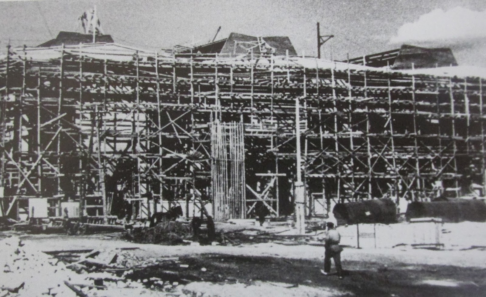 Ницинский медеплавильный завод на урале 17 век. А целлюлозная фабрика в суниле. Каменск-уральский чугунолитейный завод. Рабочий на заводе. При том заводе.