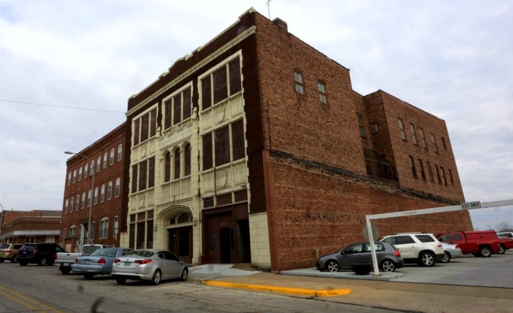 From City to Suburbia 412 N. 3rd St, Burlington, IA 52601