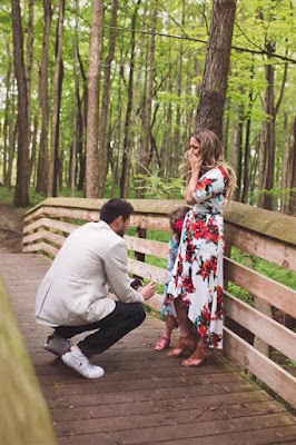 Man proposes to his girlfriend and her daughter & it was so beautiful