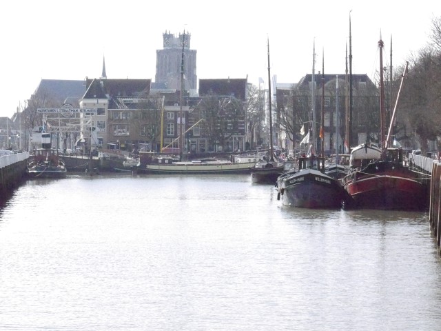Dordrecht - Nieuwe Haven - gezicht op Grote Kerk