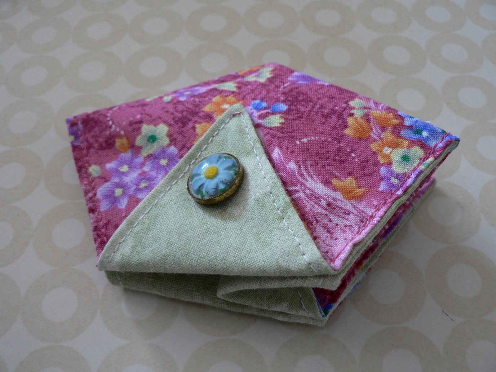 needling-things-triangular-thread-catcher-tutorial