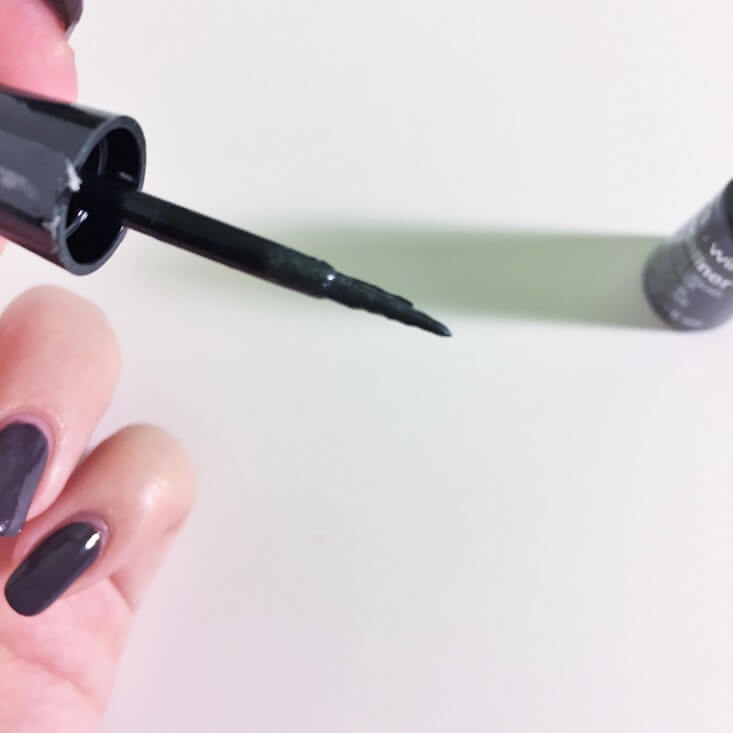 wet n wild megaliner Metallic Liquid Eyeliner applicator wet n wild megaliner Metallic Liquid Eyeliner applicator
