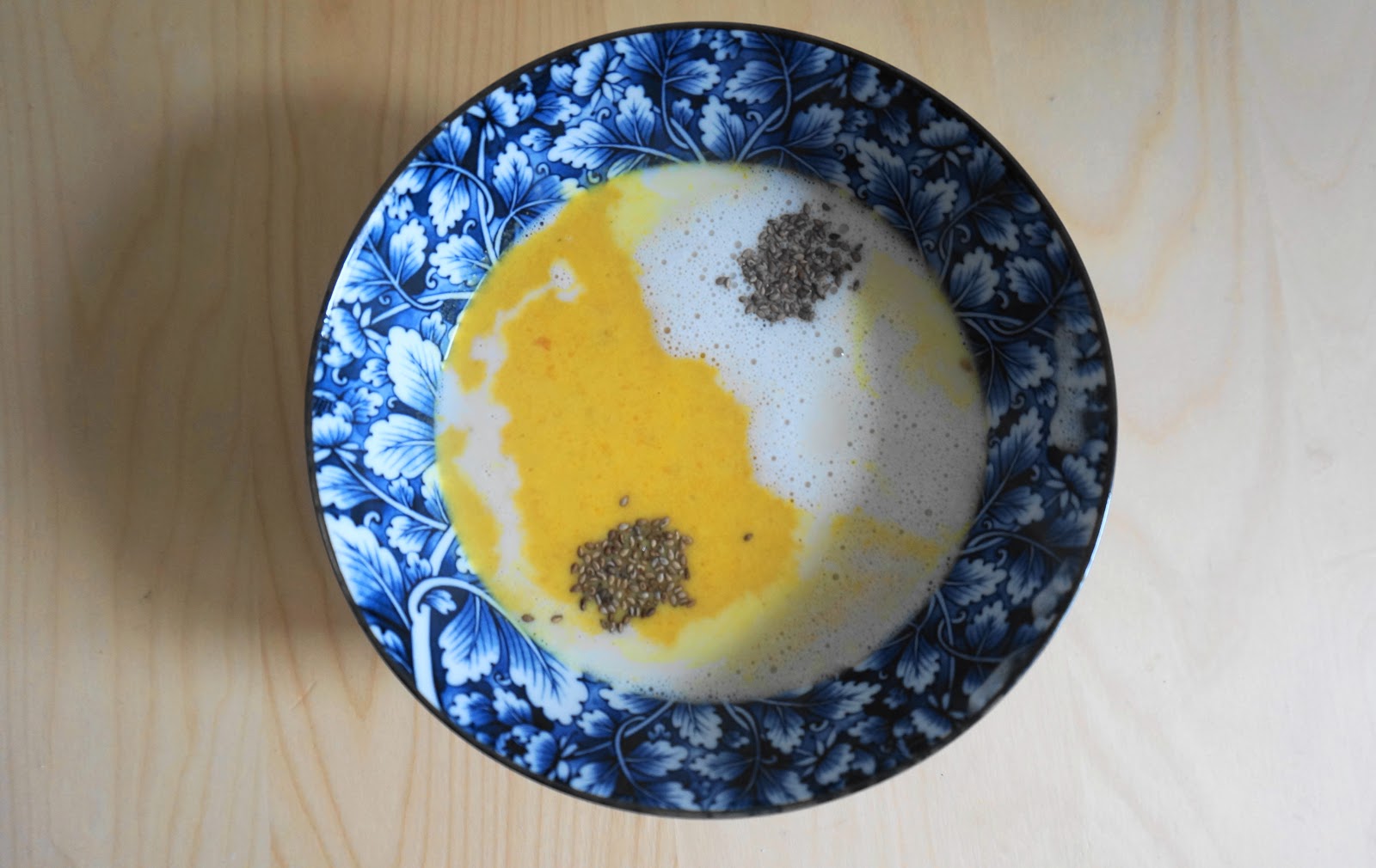 Küchenmädchens Tagebuch: Karotten-Kokos-Suppe mit knackigem Sesam