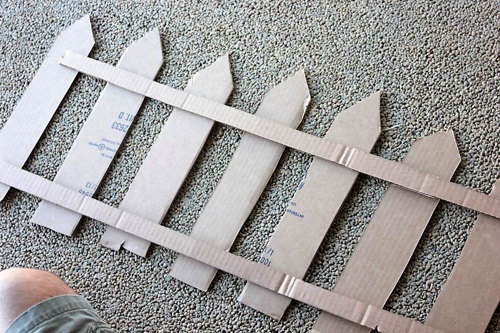 Clearwater Cottage Easy Cardboard Picket Fence Decoration