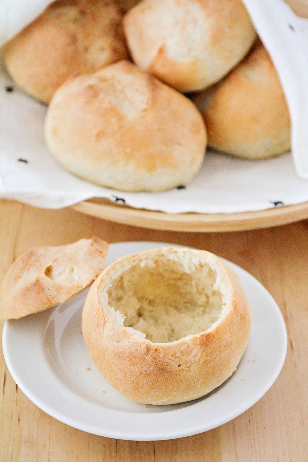 Homemade bread bowls are surprisingly easy to make, and so delicious. Perfect for soup night or for serving dips!