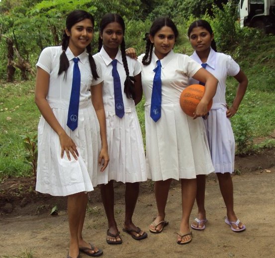 Sri Lankan School girls 1 Sri Lankan & Desi Indian Girls