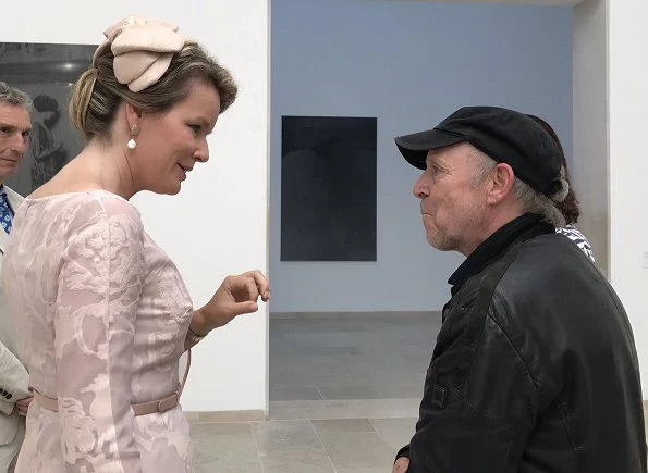 Queen Mathilde visit Belgium pavilion and Viva Arte Viva exhibition. Queen wore pink lace dress pearl earrings and Gianvito Rossi pumps