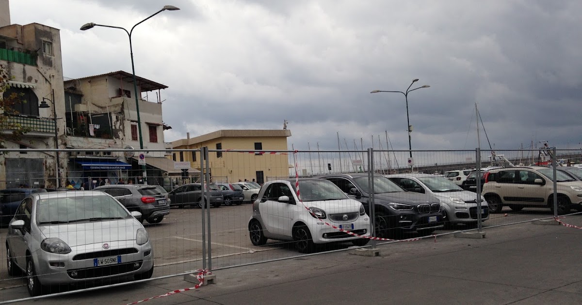 Torre Del Greco, il parcheggio al porto la protesta viaggia sui social