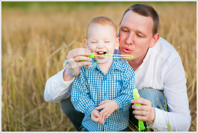 фотосессия двух братьев. фотосессия двух братьев. брат картинки. мама папа и два сына. семейная фотосессия.