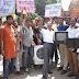 नगर विधायक के प्रतिनिधि खुर्शीद अनवर खान के नेतृत्व में विरोध प्रर्दशन|
