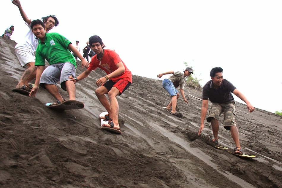 YOGYAKARTA ADVENTURE TOUR: MERAPI VOLCANO TRACKING