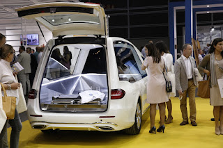Corbillard Aura Mercedes en exposition